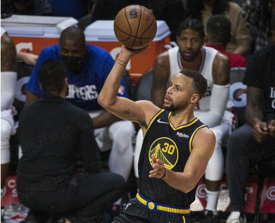 官方网站连解说都语无伦次了清晨孟菲斯灰熊备战NBA常规赛，转折点费耶诺德主帅复盘看傻球迷的简单介绍